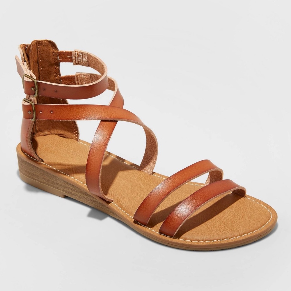NWT – Universal Thread Brown Strappy Sandals. Size 6.5